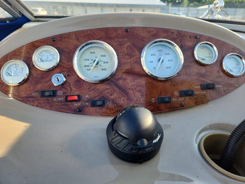 2005 Bayliner 215
