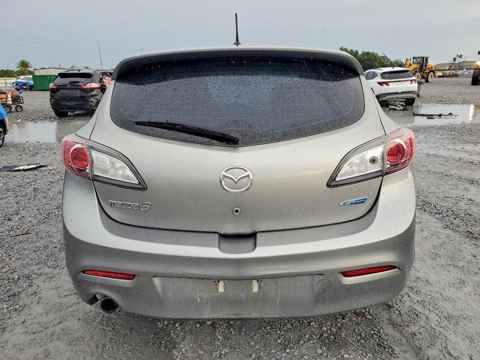 2013 Mazda 3 I