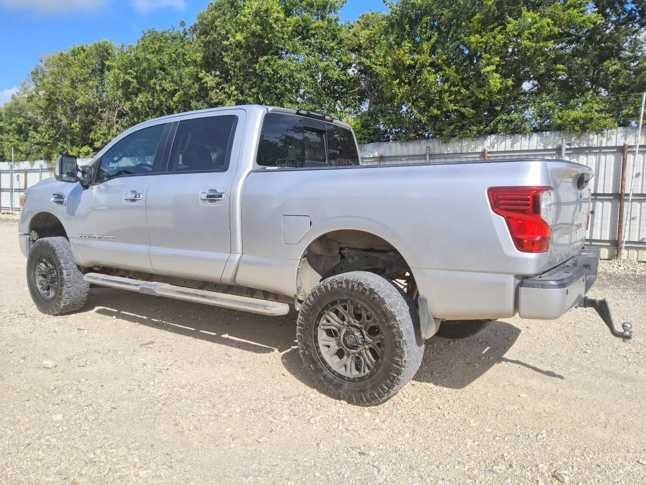 2016 Nissan Titan XD SL