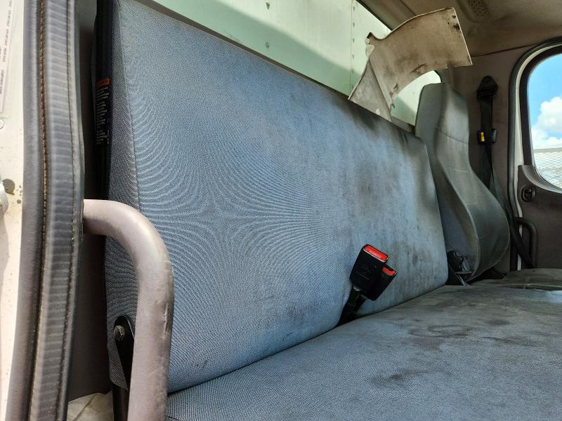 2017 Freightliner Business Class M2 BOX Truck