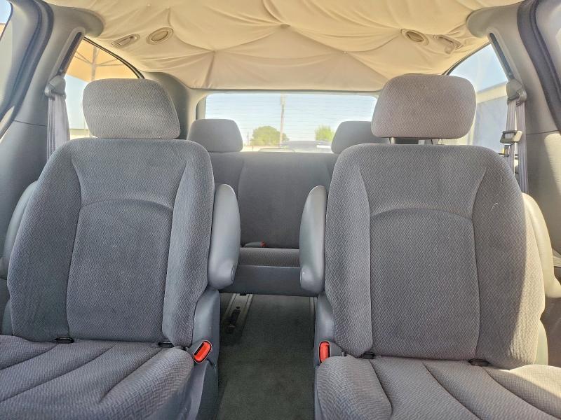 2004 Chrysler Town & Country lx