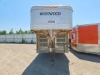 1999 Featherlite Manufacturing Horse Trailer