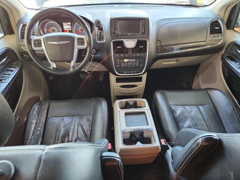 2014 Chrysler Town & Country Touring l