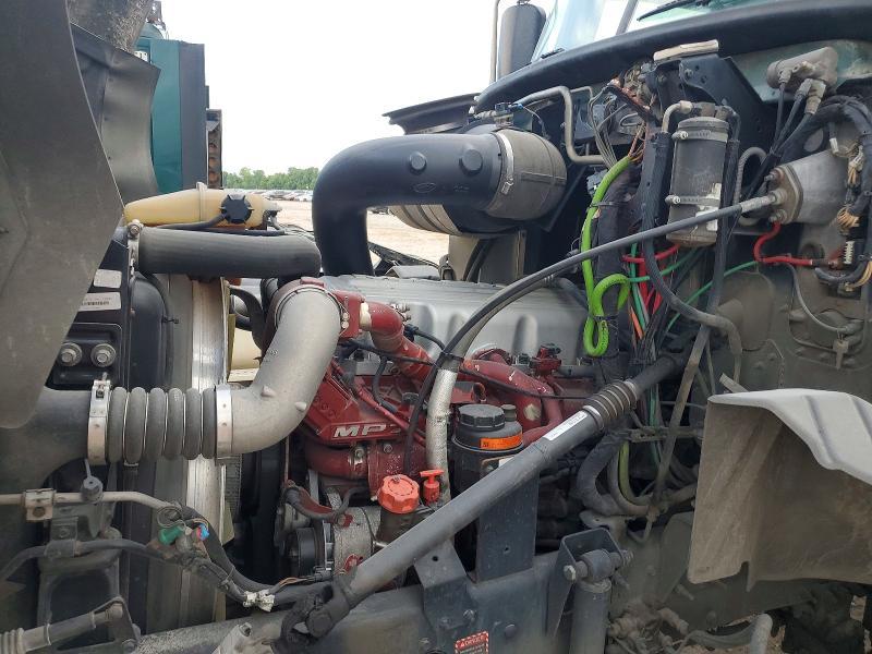 2015 Mack CXU612 Semi Truck