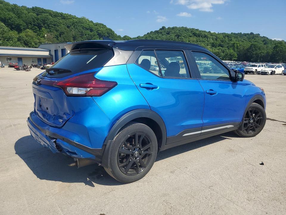 2023 Nissan Kicks sr