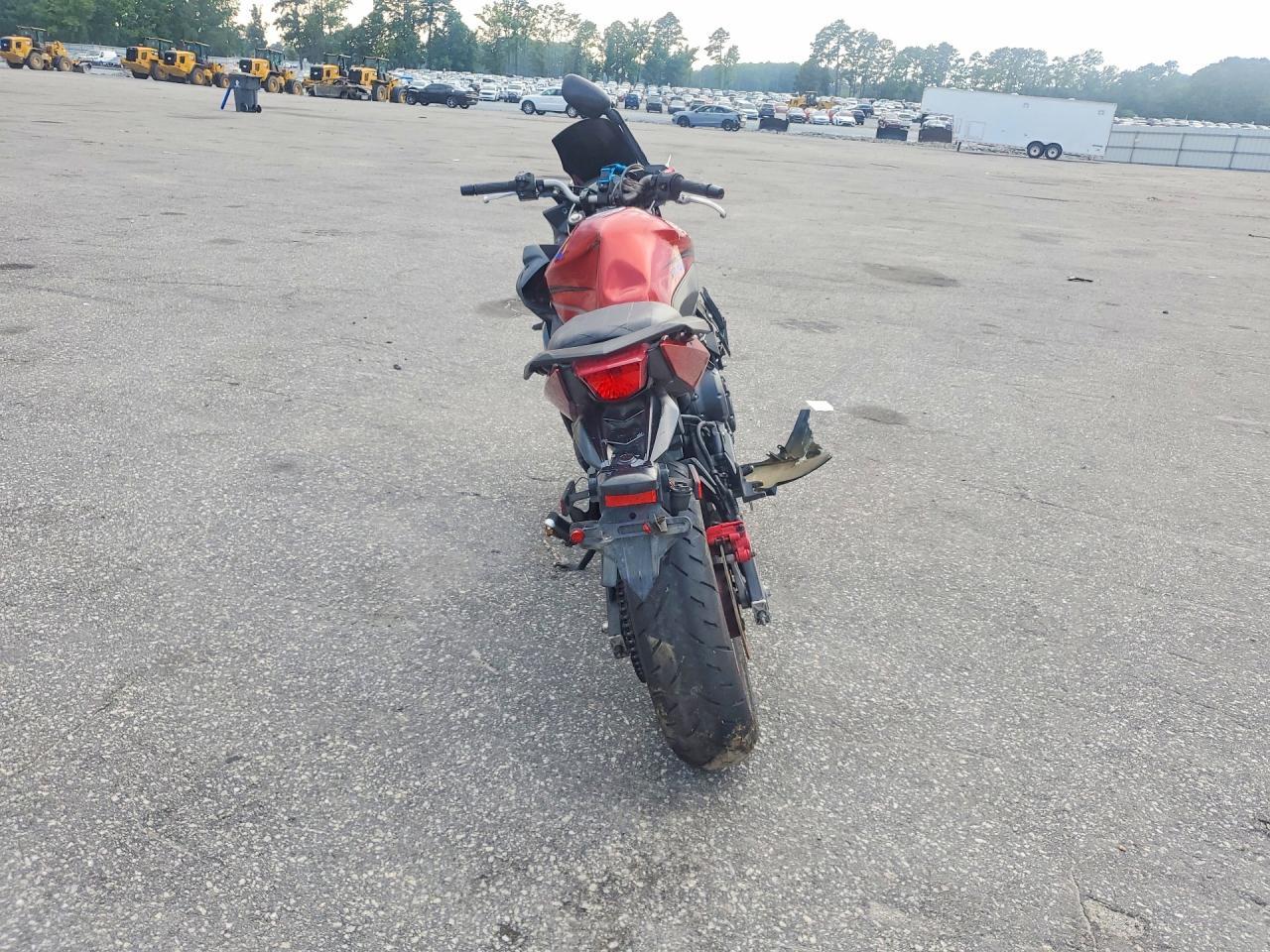 2011 Yamaha FZ6 R