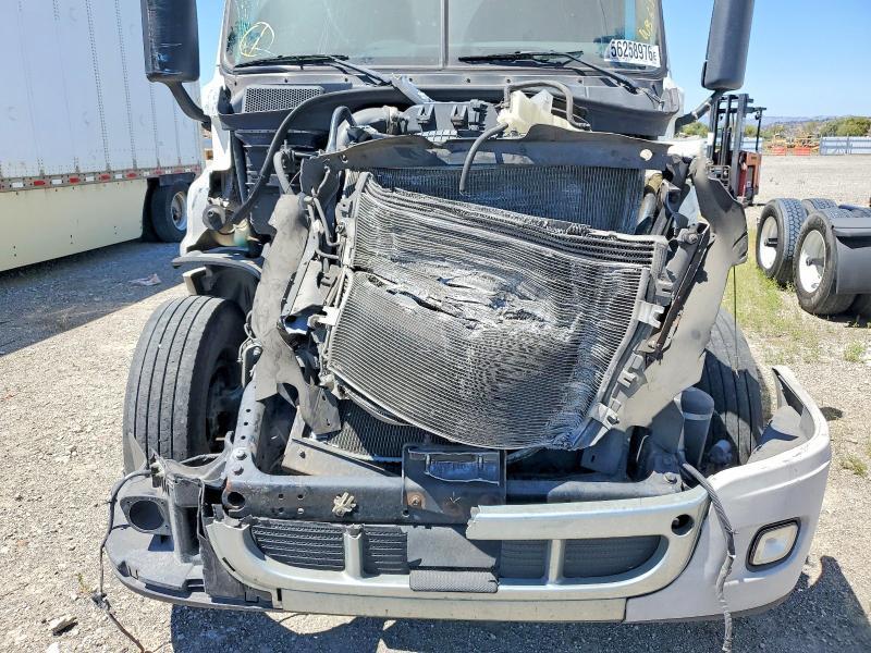 2014 Freightliner Cascadia Semi Truck