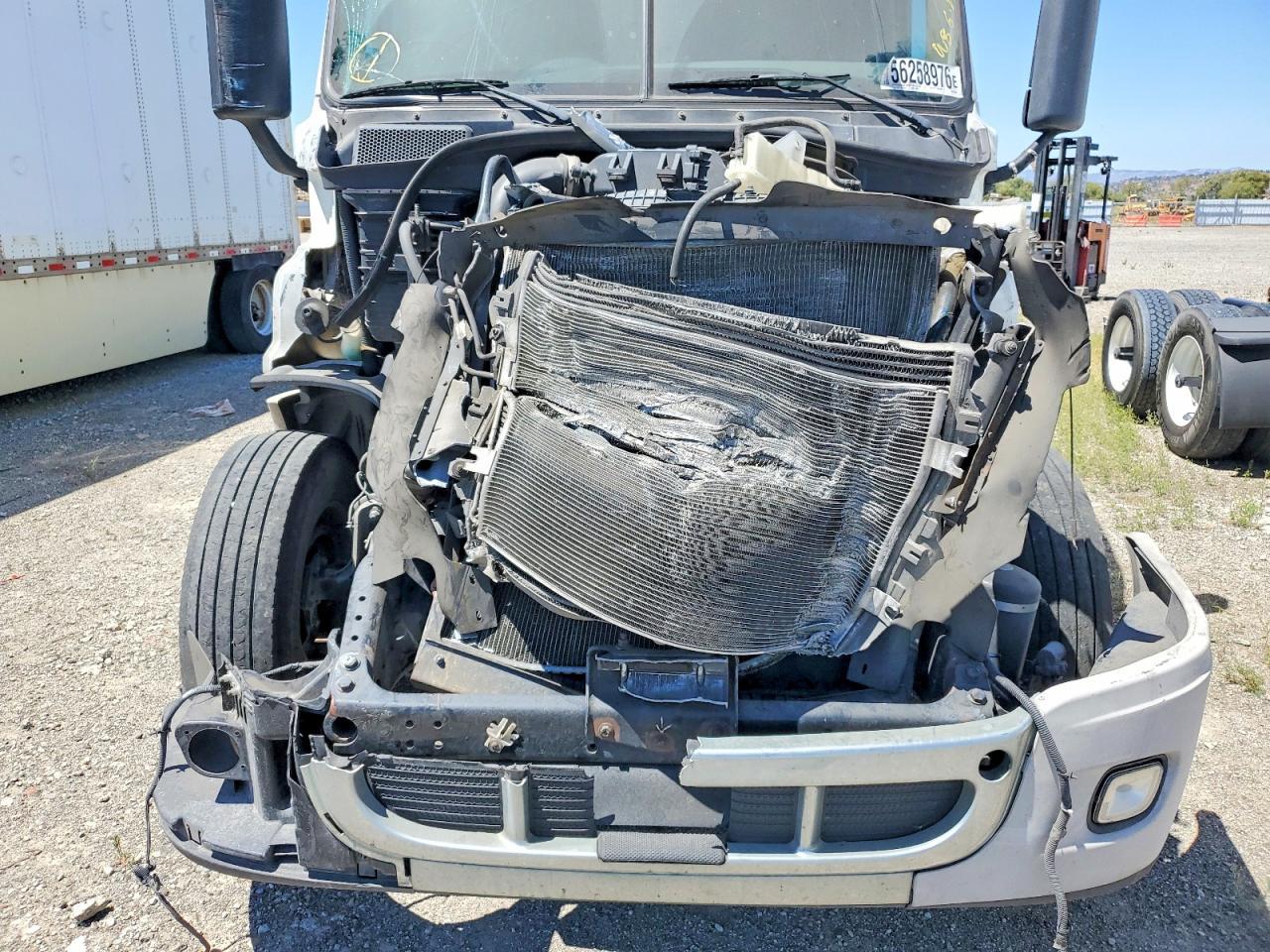 2014 Freightliner Cascadia Semi Truck