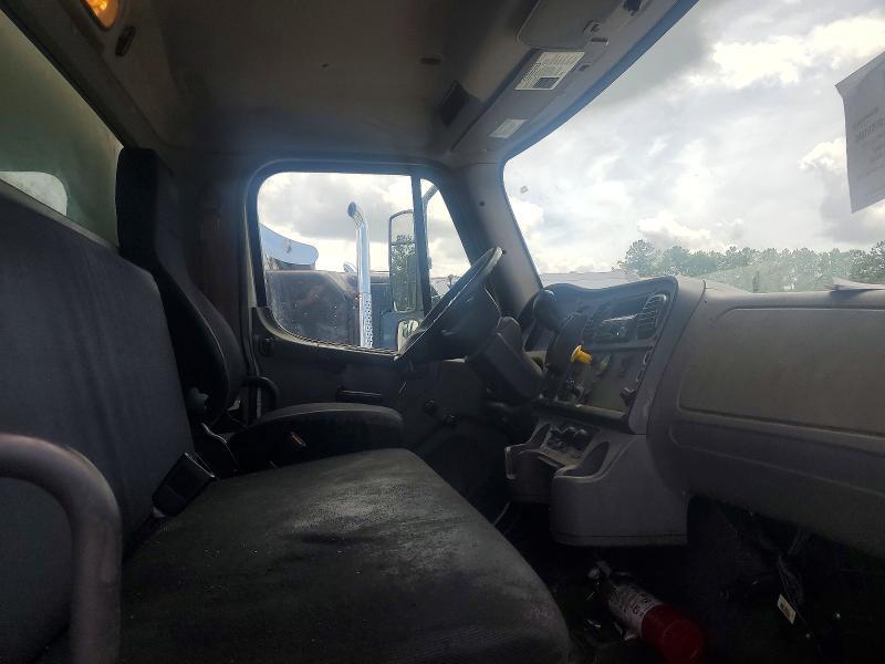 2020 Freightliner Business Class M2 BOX Truck