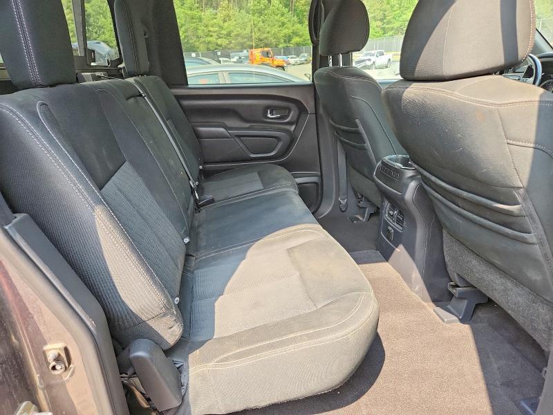 2018 Nissan Titan SV