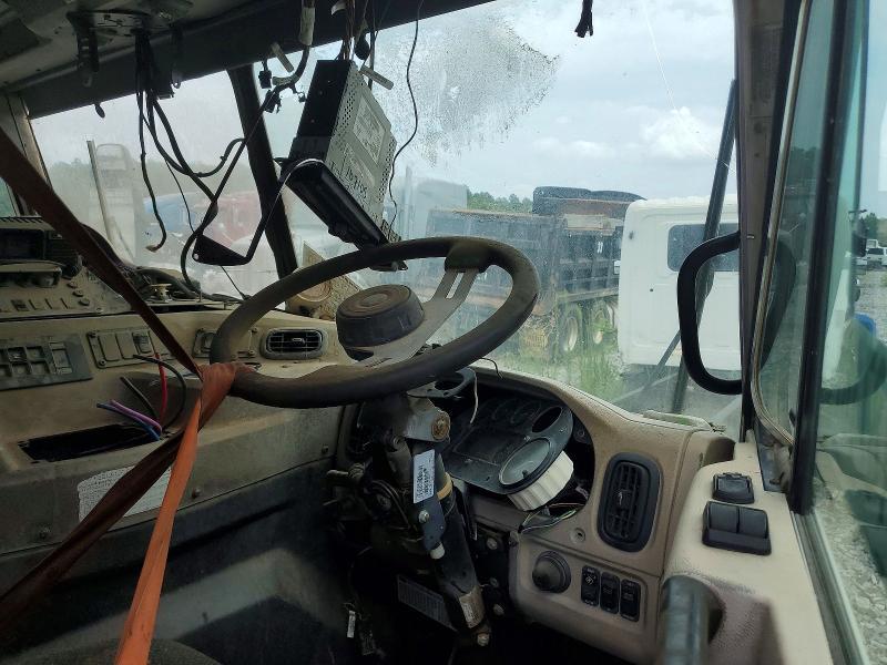 2016 Peterbilt 320