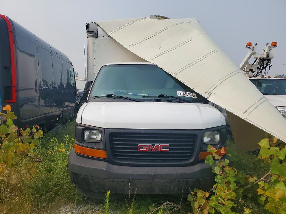 2017 GMC Savana box Truck