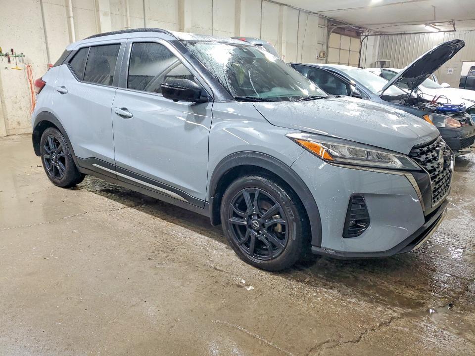 2023 Nissan Kicks sr
