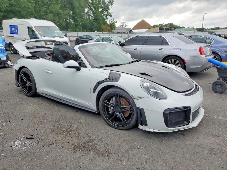 2018 Porsche 911 Carrera