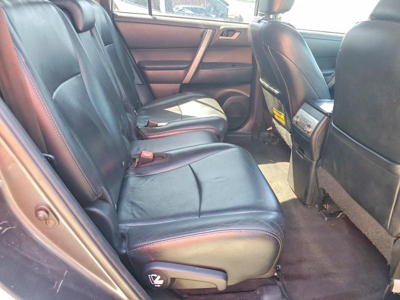 2012 Toyota Highlander se