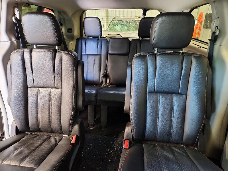 2015 Chrysler Town & Country Touring l