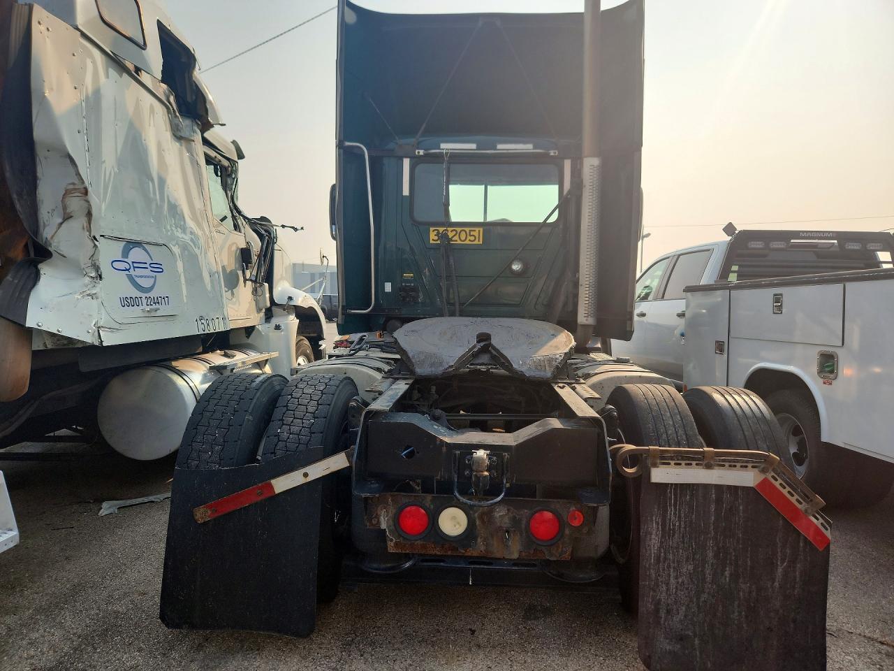 2017 Mack CXU612 Semi Truck