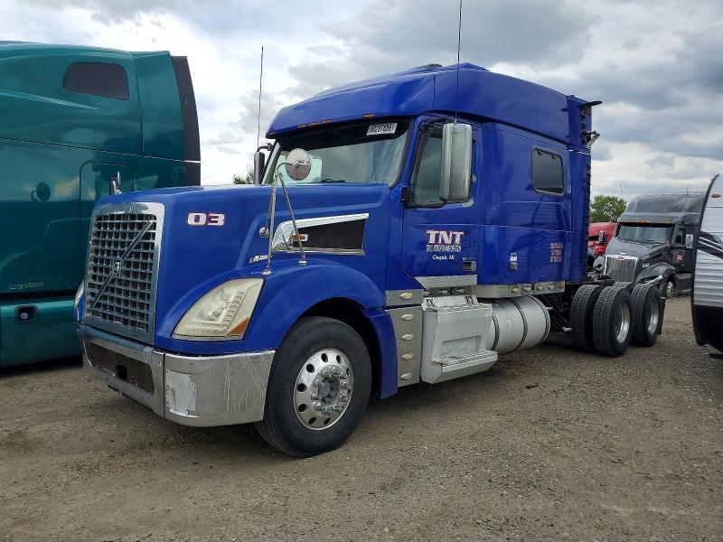 2007 Volvo VT Semi Truck