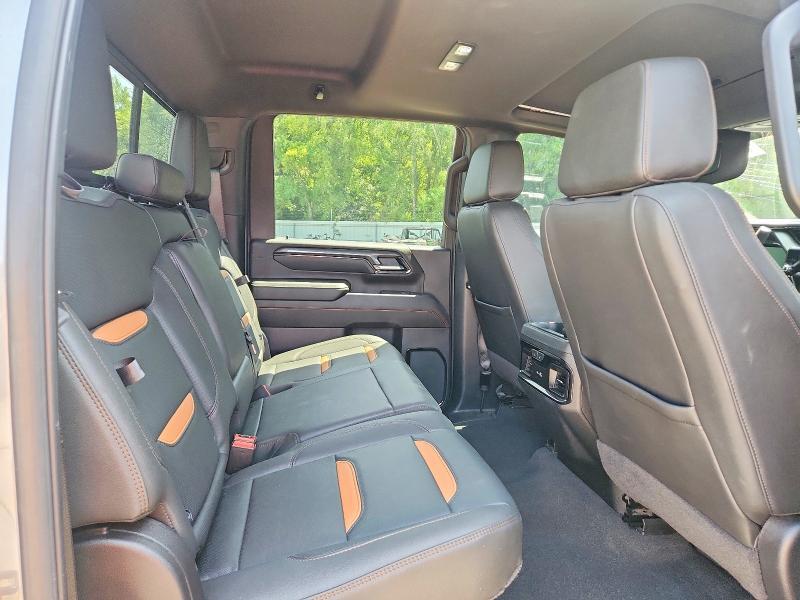 2025 GMC Sierra K2500 AT4