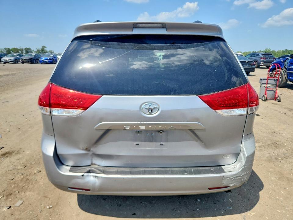 2013 Toyota Sienna le
