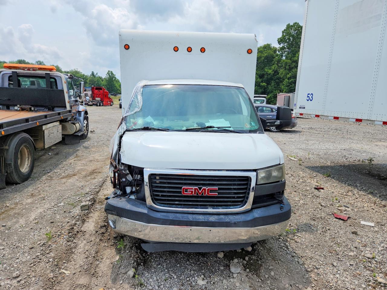 2014 GMC Savana BOX Truck