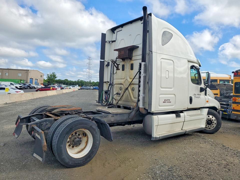 2014 Freightliner Cascadia Semi Truck