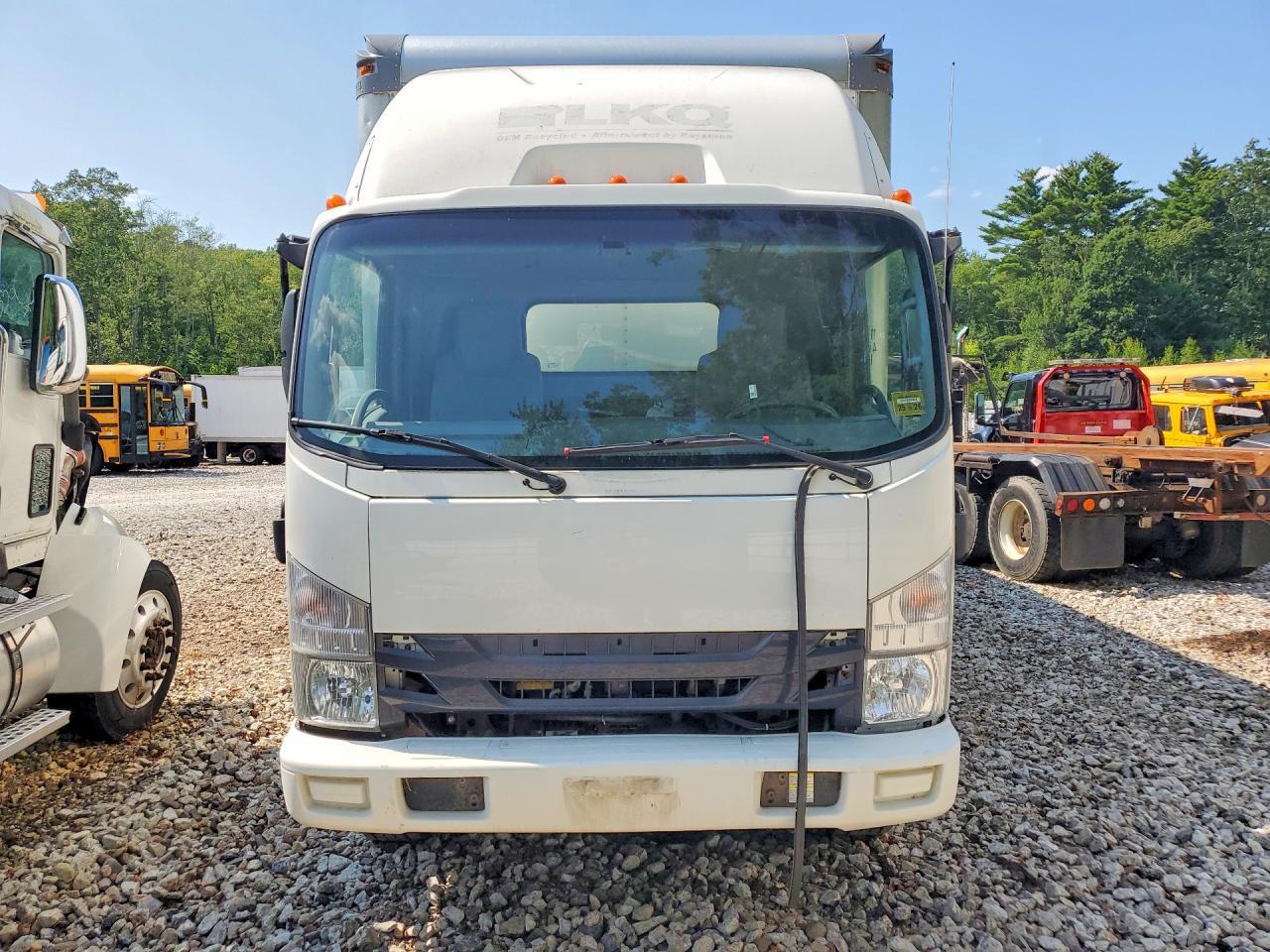 2020 Isuzu NRR Delivery Truck
