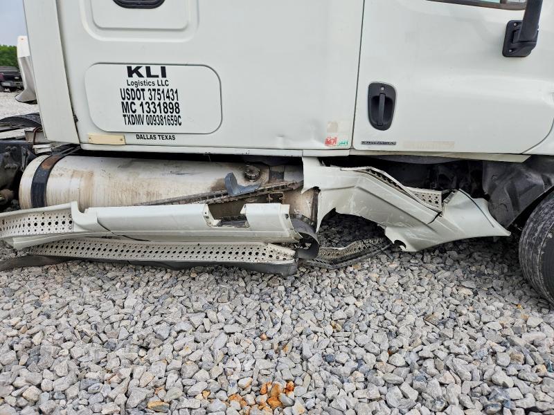 2008 Freightliner Cascadia Semi Truck