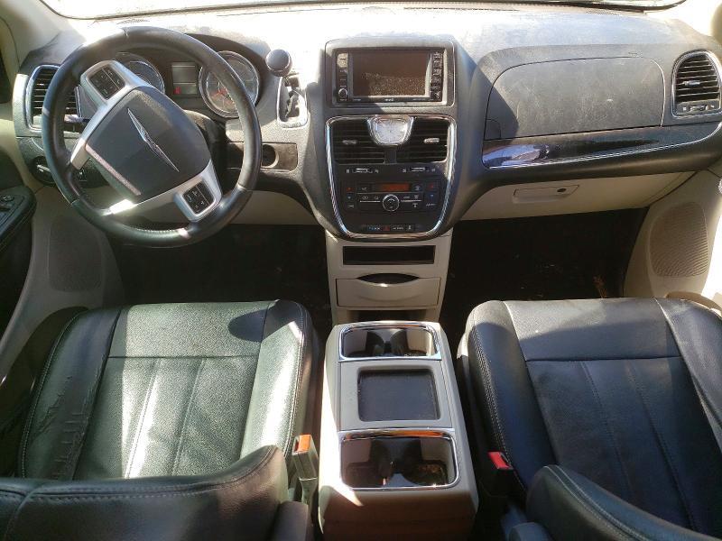 2016 Chry Town and Country