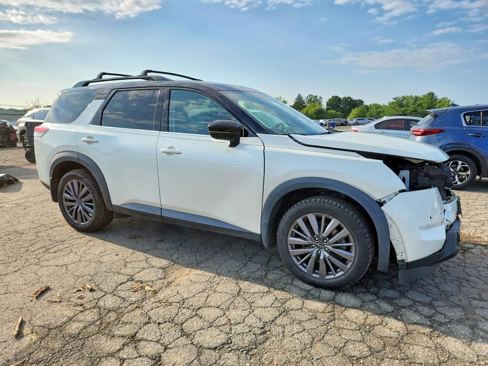 2023 Nissan Pathfinder sl