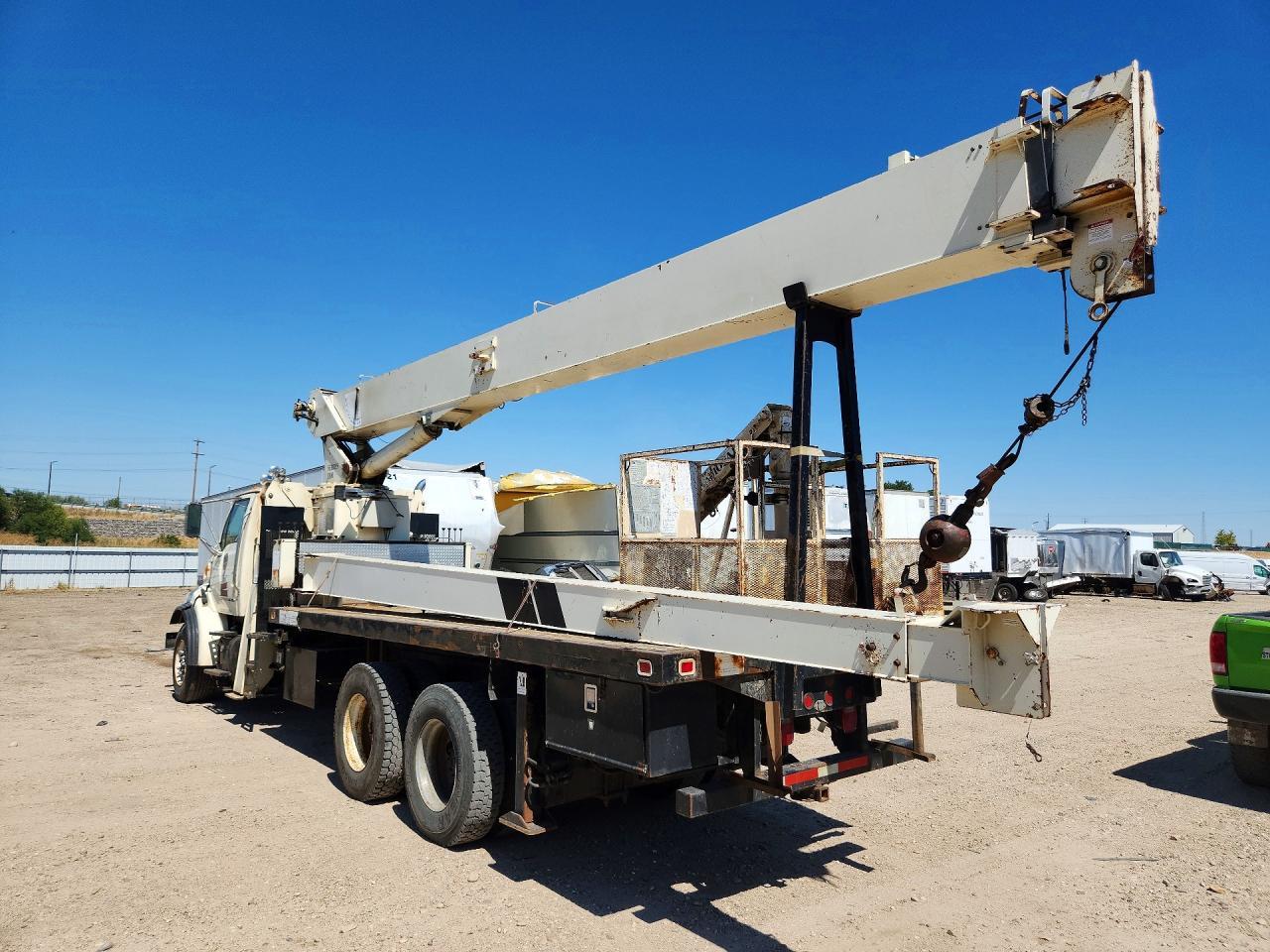 2001 Sterling 2001 Sterling L8500 Crane Truck