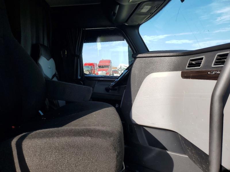 2020 Freightliner Cascadia 126