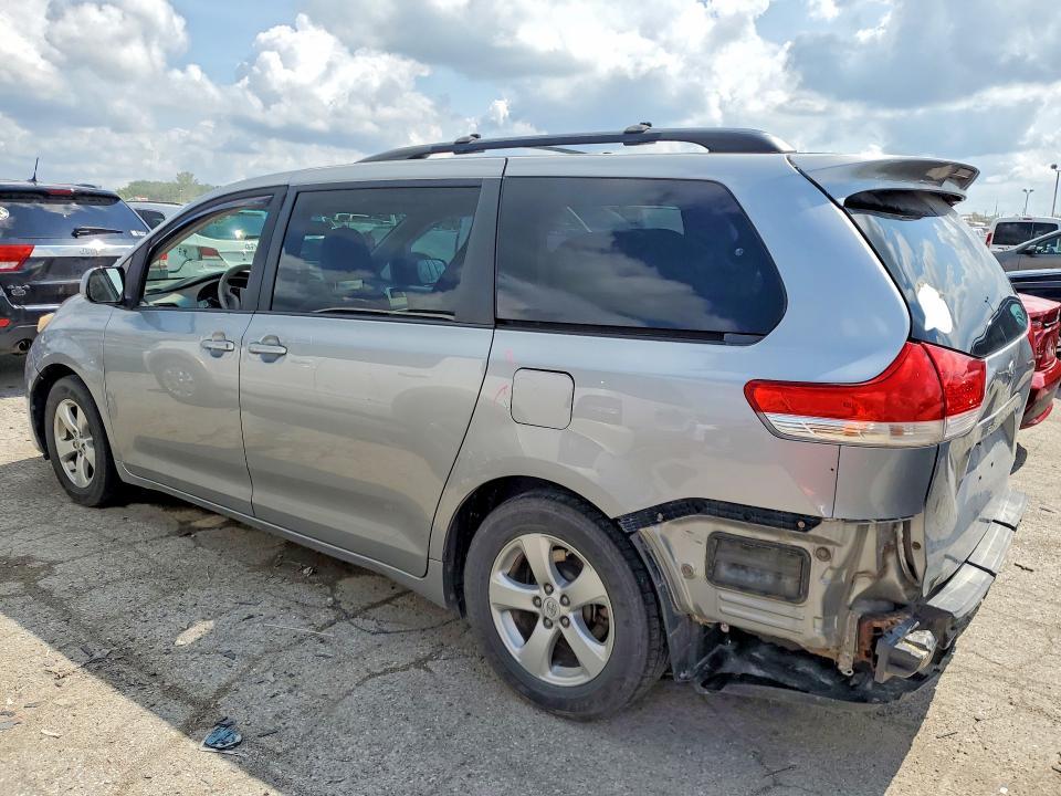 2012 Toyota Sienna le