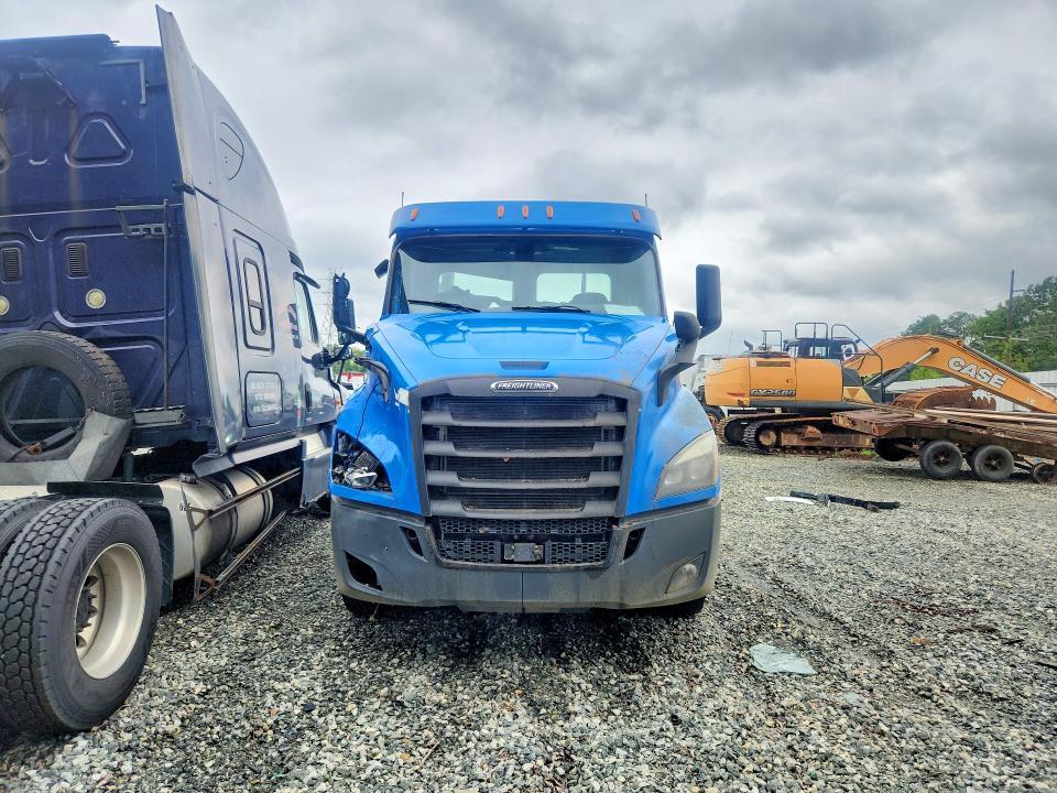 2019 Freightliner Cascadia 116 Semi Truck