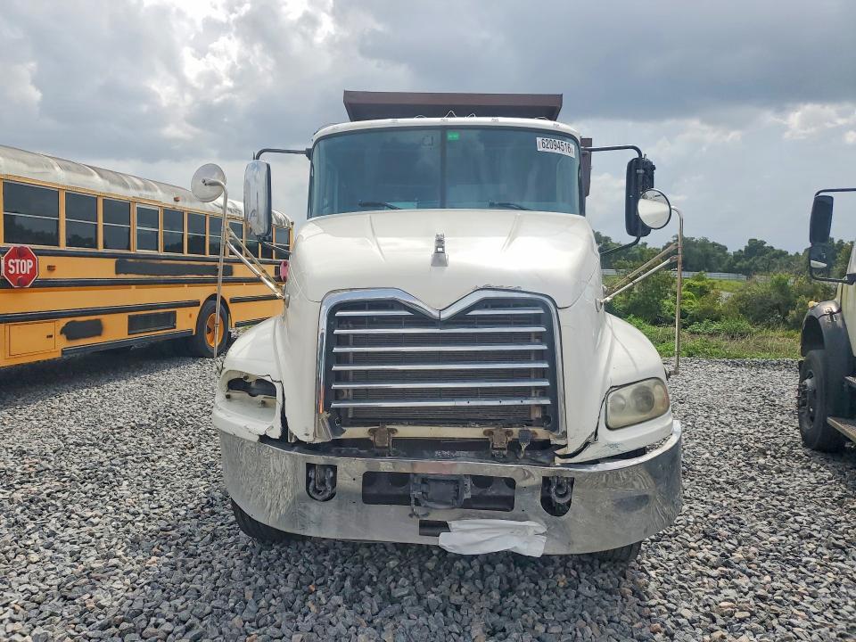 2017 Mack Cxu613 Dump Truck