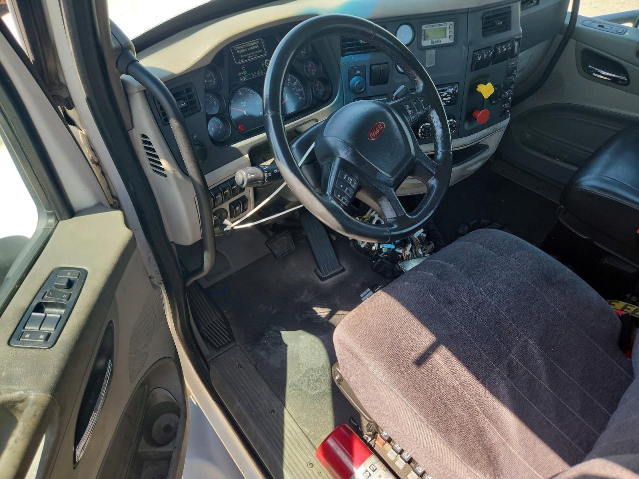 2019 Peterbilt 579 Semi Truck