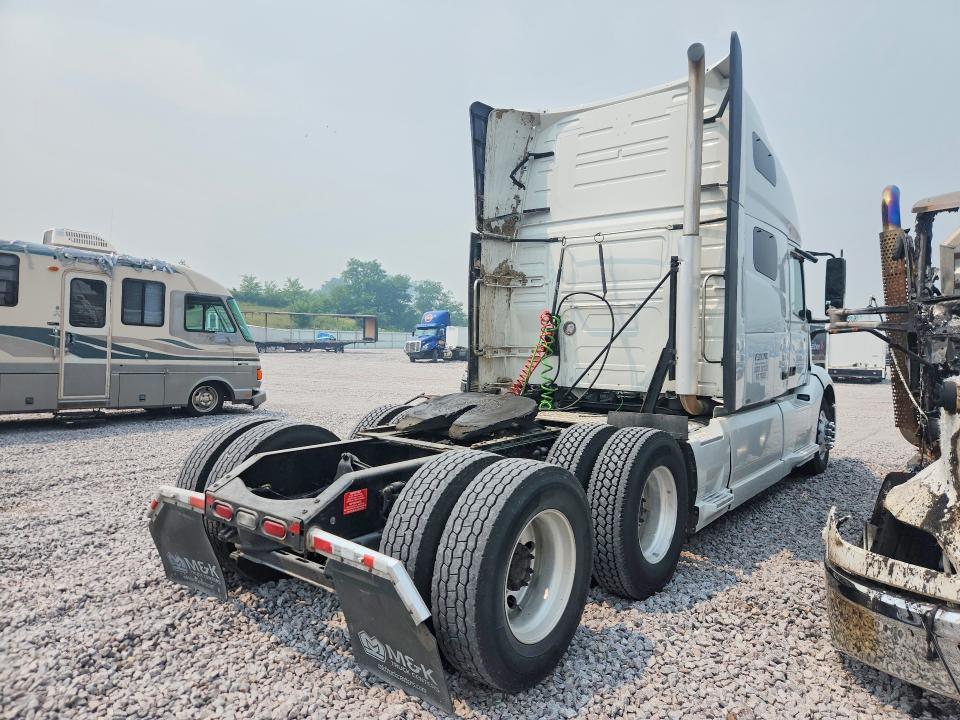 2020 Volvo VNL Semi Truck