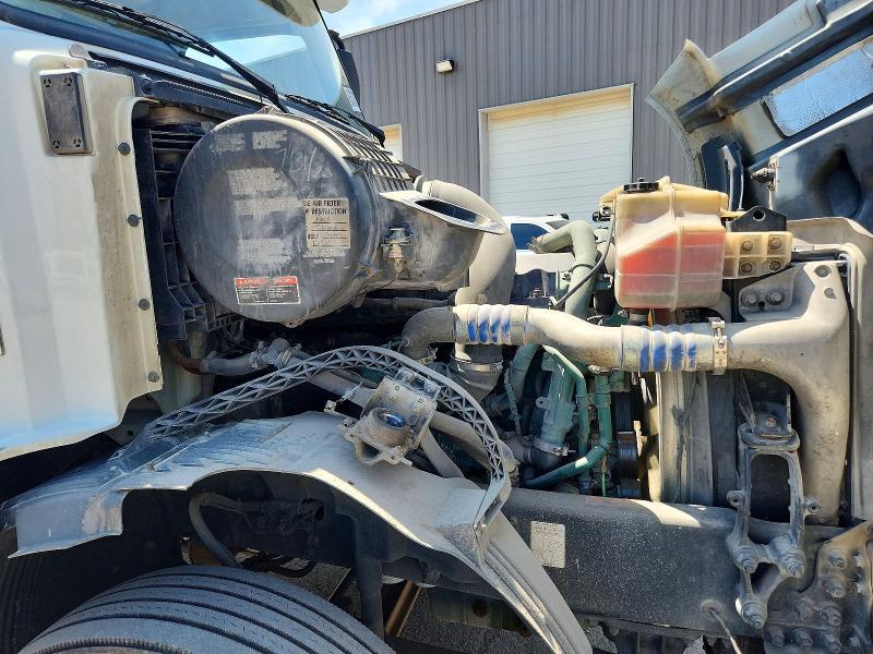 2013 Volvo VN VNL