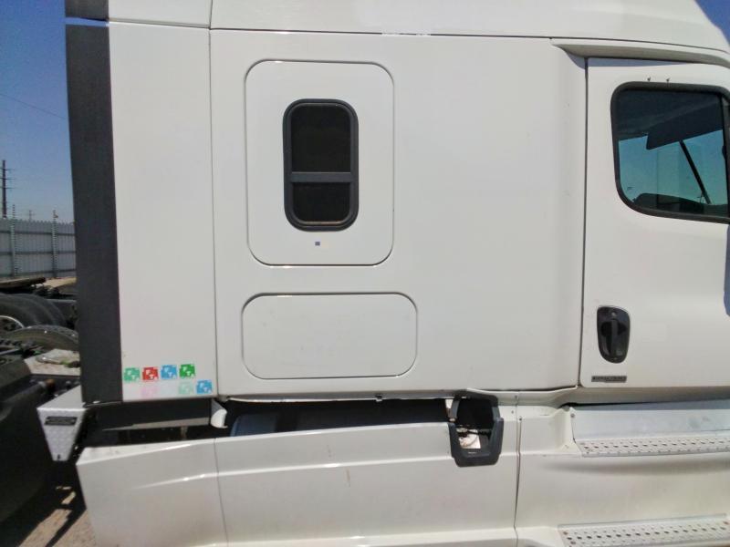 2015 Freightliner Cascadia Semi Truck