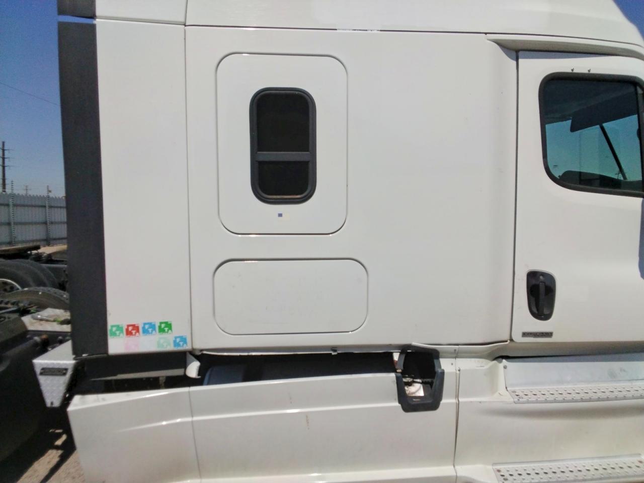 2015 Freightliner Cascadia Semi Truck