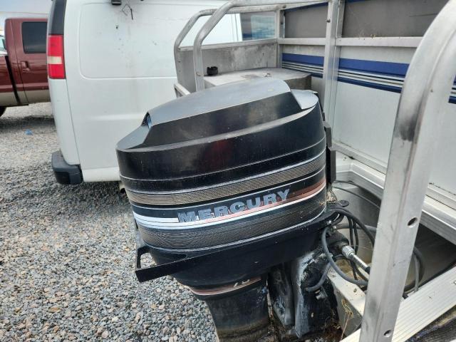 2000 Sun Tracker Super Hawai