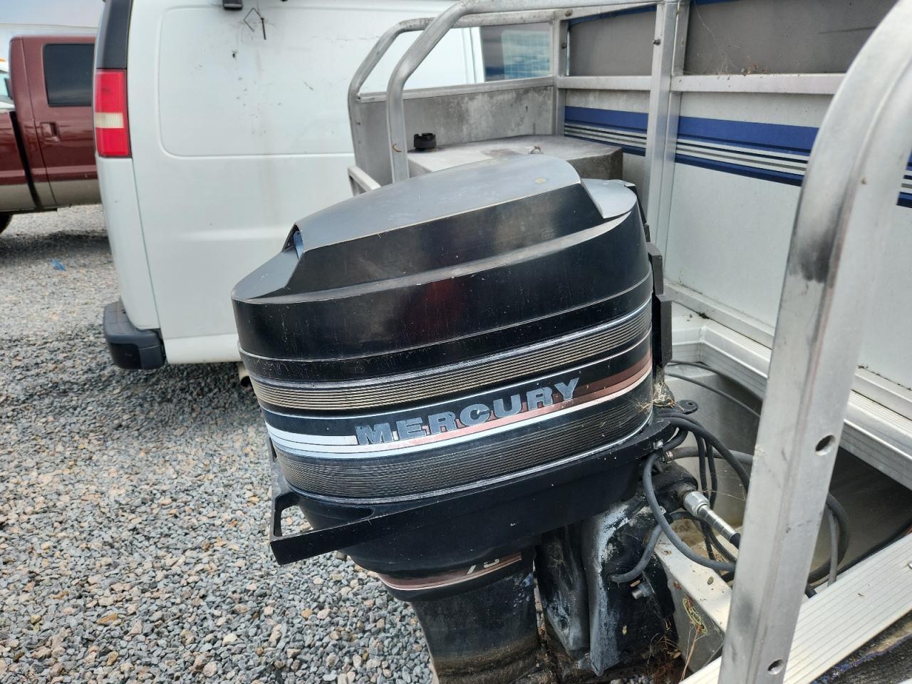 2000 Sun Tracker Super Hawai