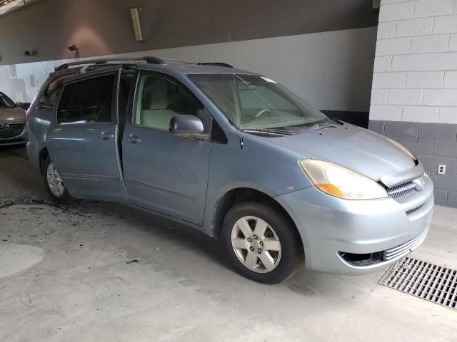 2004 Toyota Sienna CE