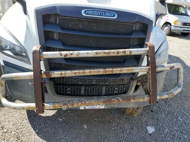 2020 Freightliner Cascadia 126