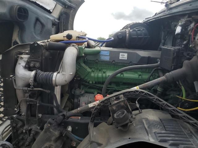 2015 Volvo VN VNL