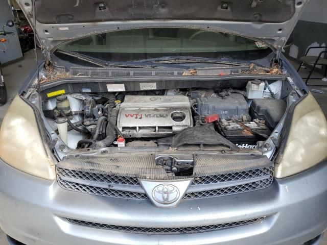 2004 Toyota Sienna CE