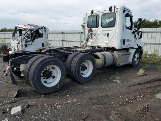 2020 Freightliner Cascadia 126