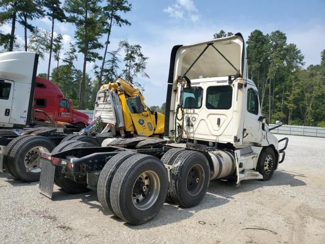 2020 Freightliner Cascadia 126