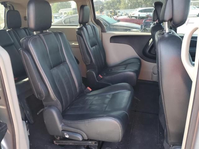 2012 Chrysler Town & Country Touring