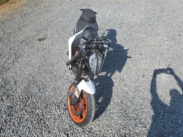 2021 KTM 890 Duke R